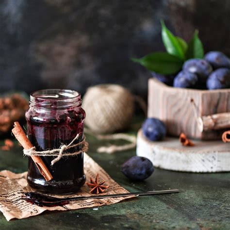 Confiture de prunelles sauvages .